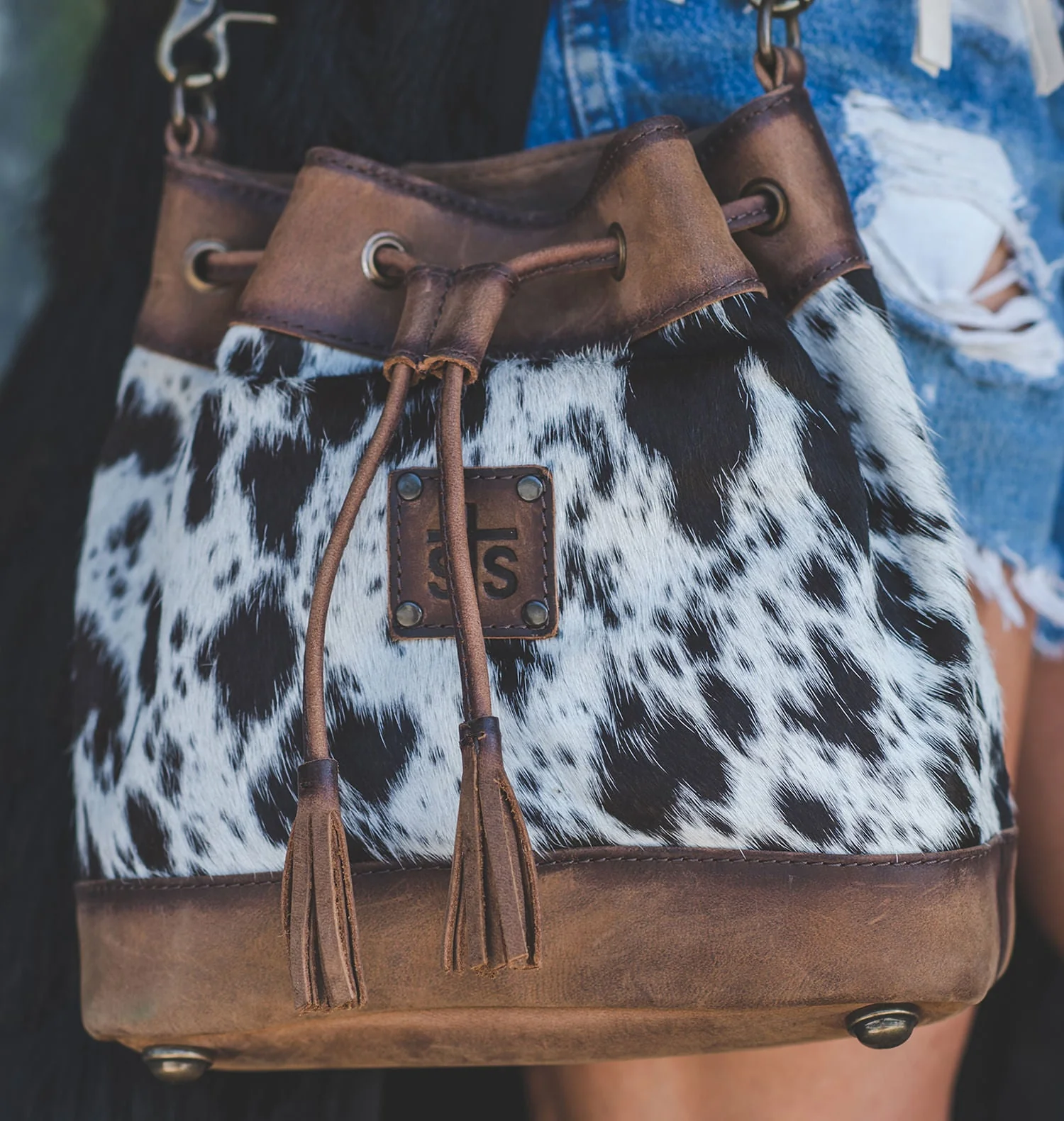 STS Cowhide Bucket Bag - Pet's Shop