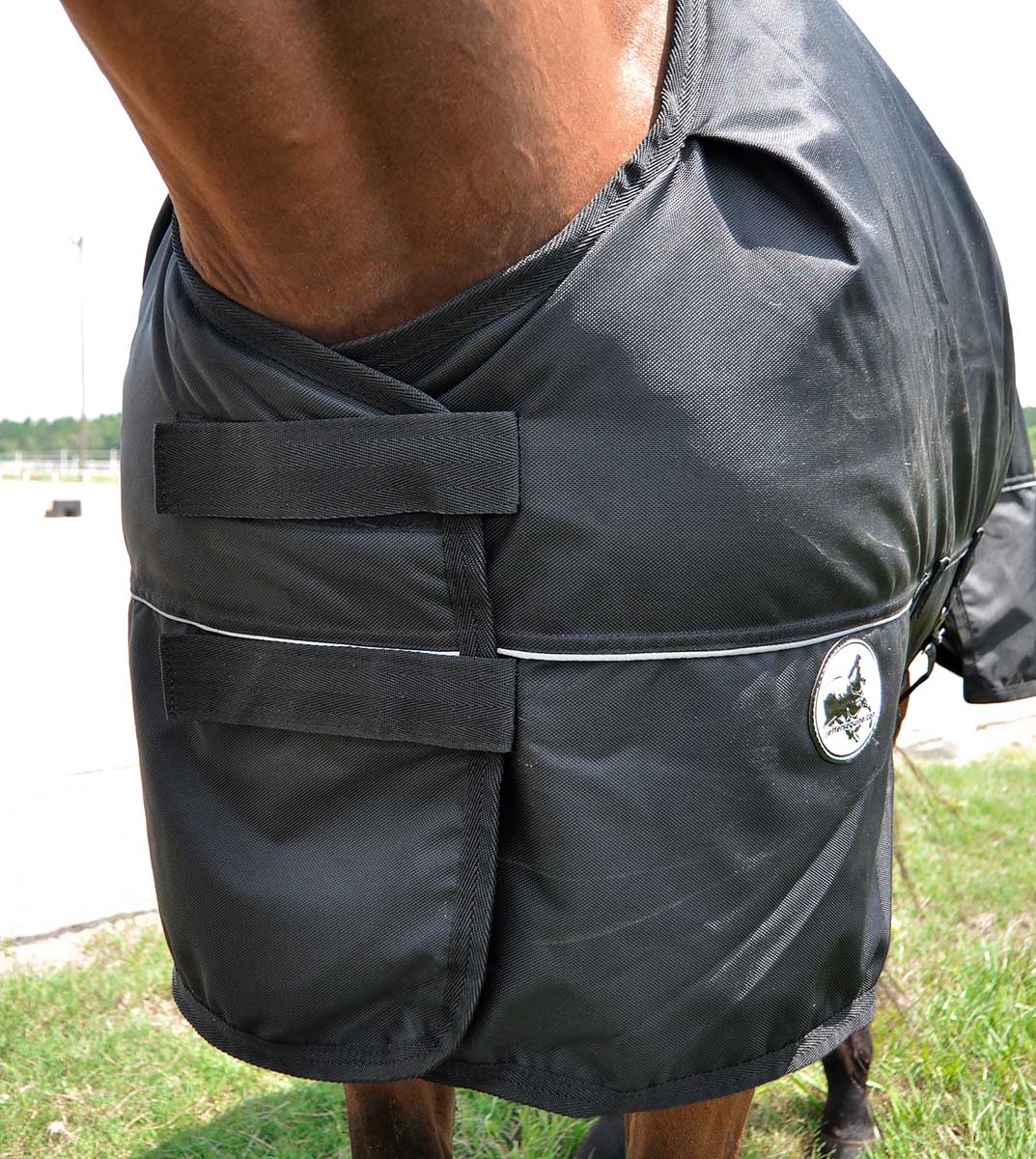 Supreme Plus 1680 Denier Heavy Weight Horse Turnout Blanket, 360 gram fill, Blk/Blk - Pet's Shop