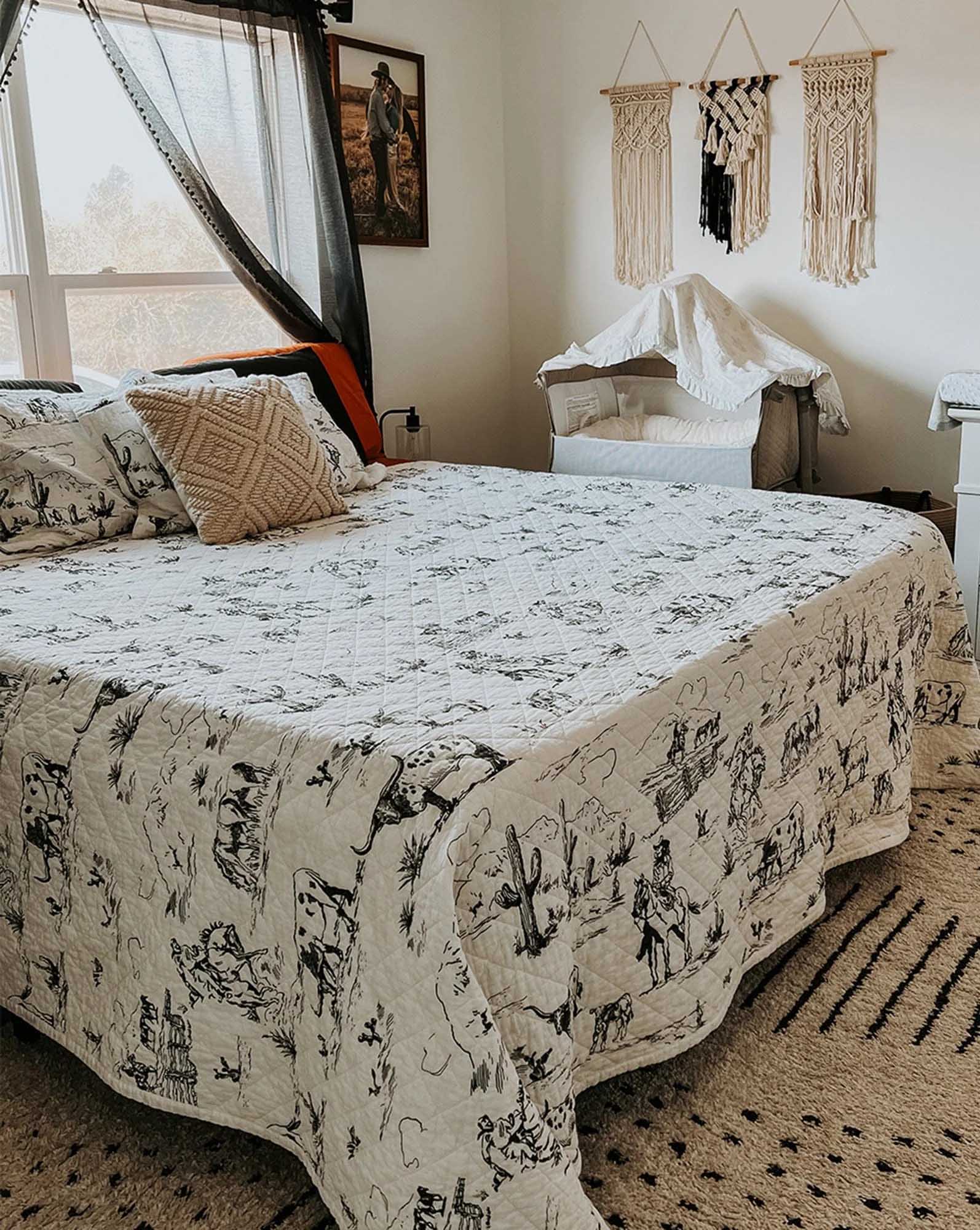 Ranch Life Western Toile Reversible Quilt Set - Pet's Shop